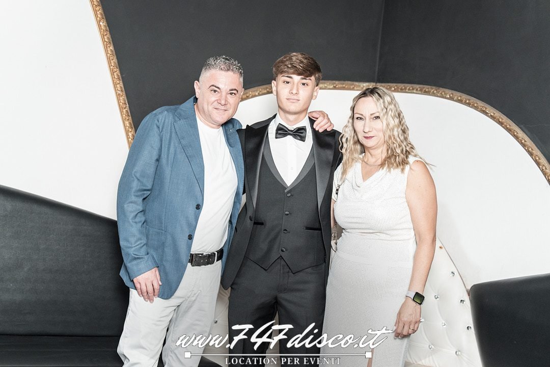 Momento del brindisi e festeggiamenti per Lorenzo