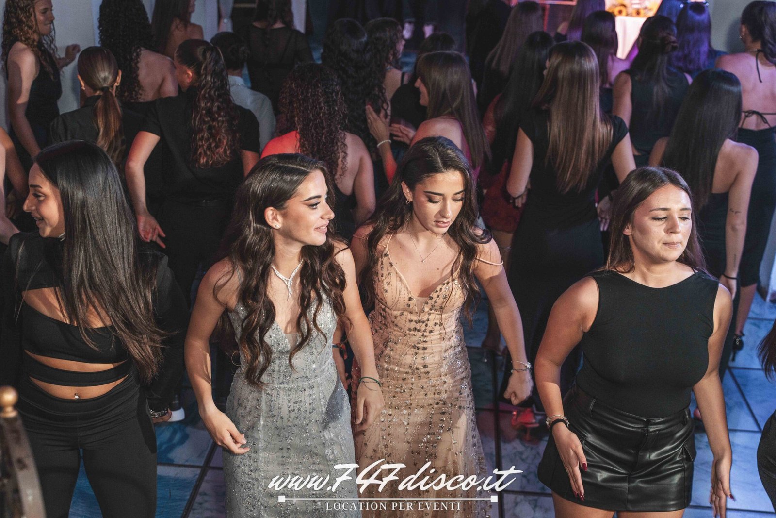 Festa 18 anni Roma – Doppio party di Angelica e Maria Sola al 747 Disco (hero)