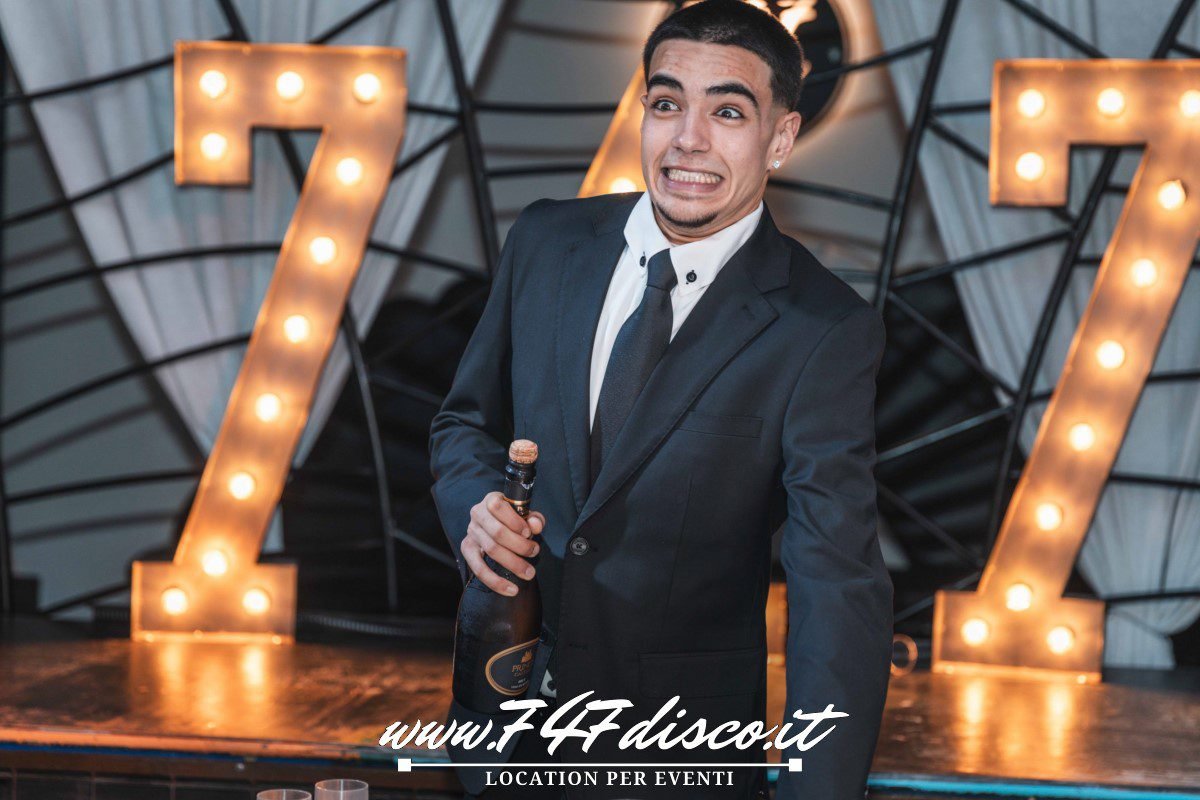 Torta festa 18 anni 747 Disco