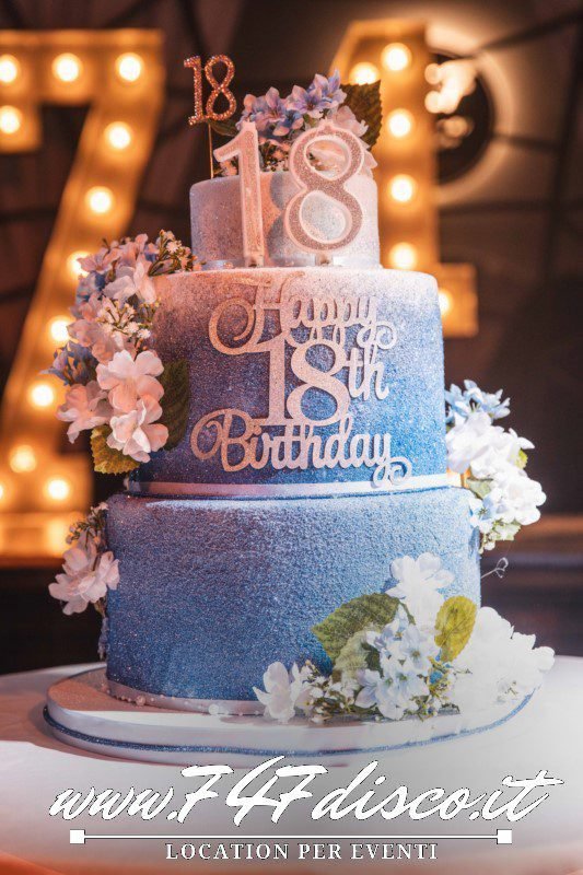 Torta 18 anni personalizzata per festa privata a Roma Sud