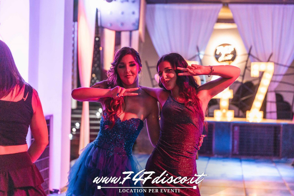 Momento speciale della festa 18 anni di Emiliona al 747 Disco