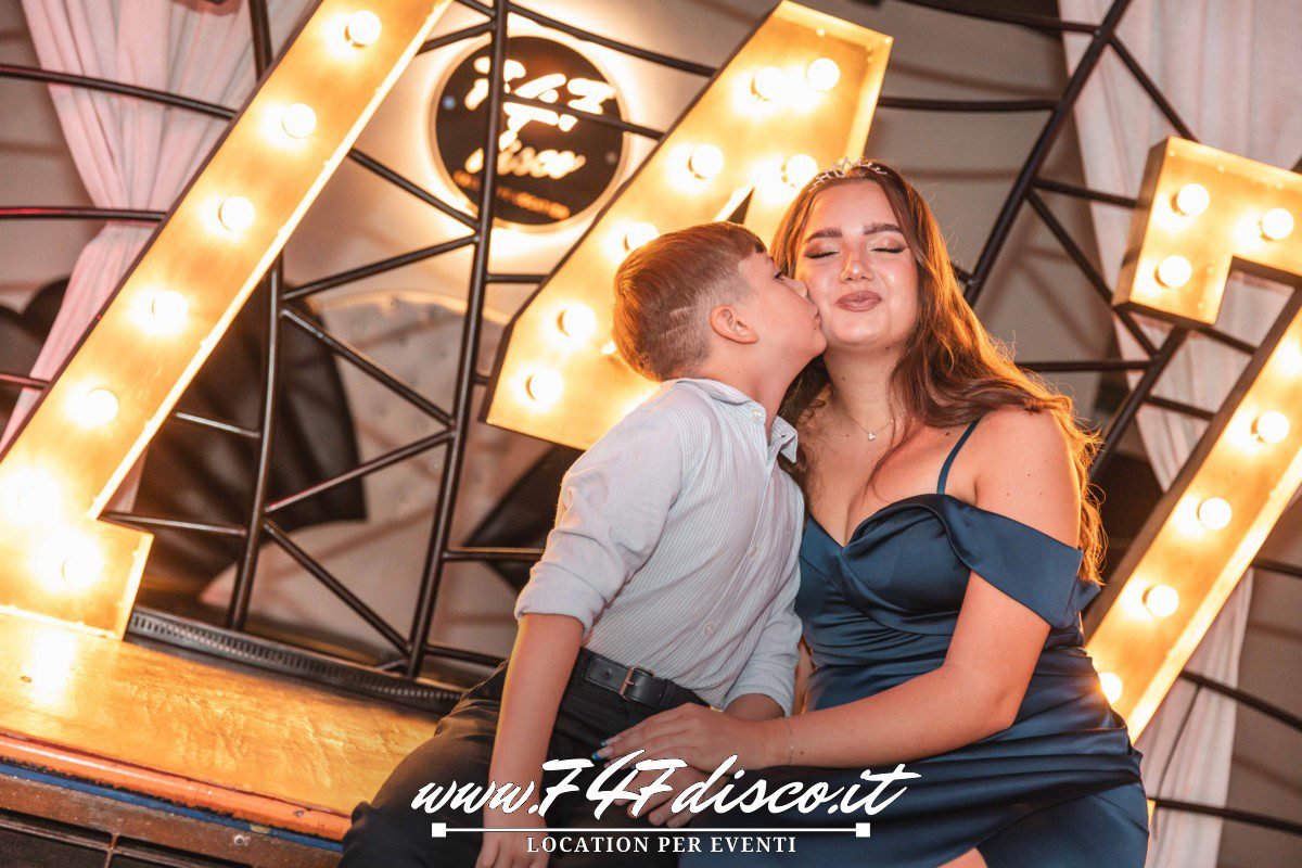 Francesca durante la sua festa 18 anni al 747 Disco Roma
