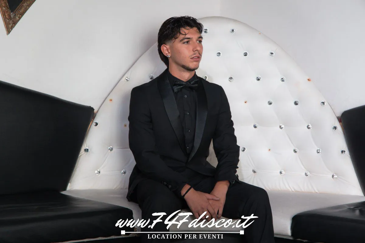 Nicholas Christian durante la sua festa di 18 anni al 747 Disco con musica e DJ set
